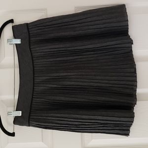 Preppy grey micro-pleated mini skirt with black waist piping